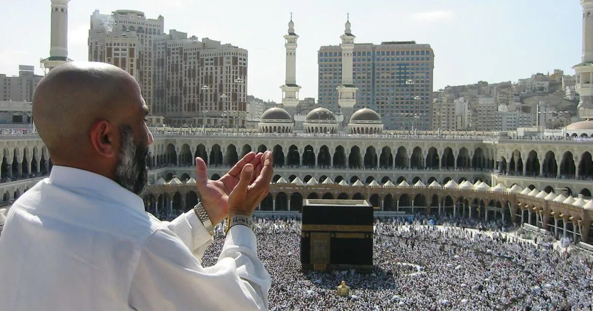 Намаз в саудовской аравии. Хадж Мекка Медина. Мечеть Аль-харам Мекка. Мекка хадж 2022.
