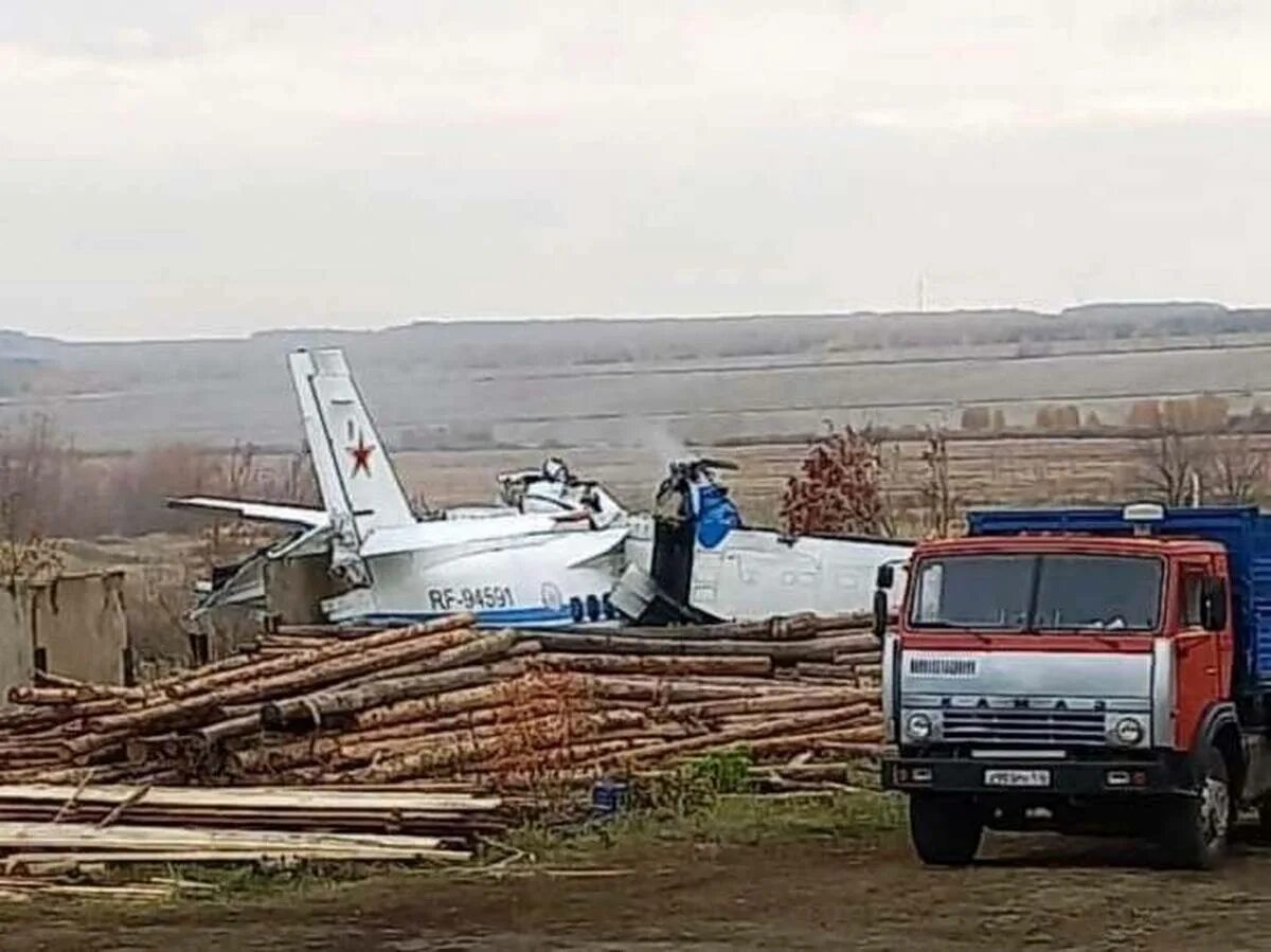 Самолет разбился погибло. Катастрофа l-410 в Татарстане. Катастрофа l-410 под Мензелинском. Катастрофа л410 в Мензелинске. Крушение самолета в Мензелинске.
