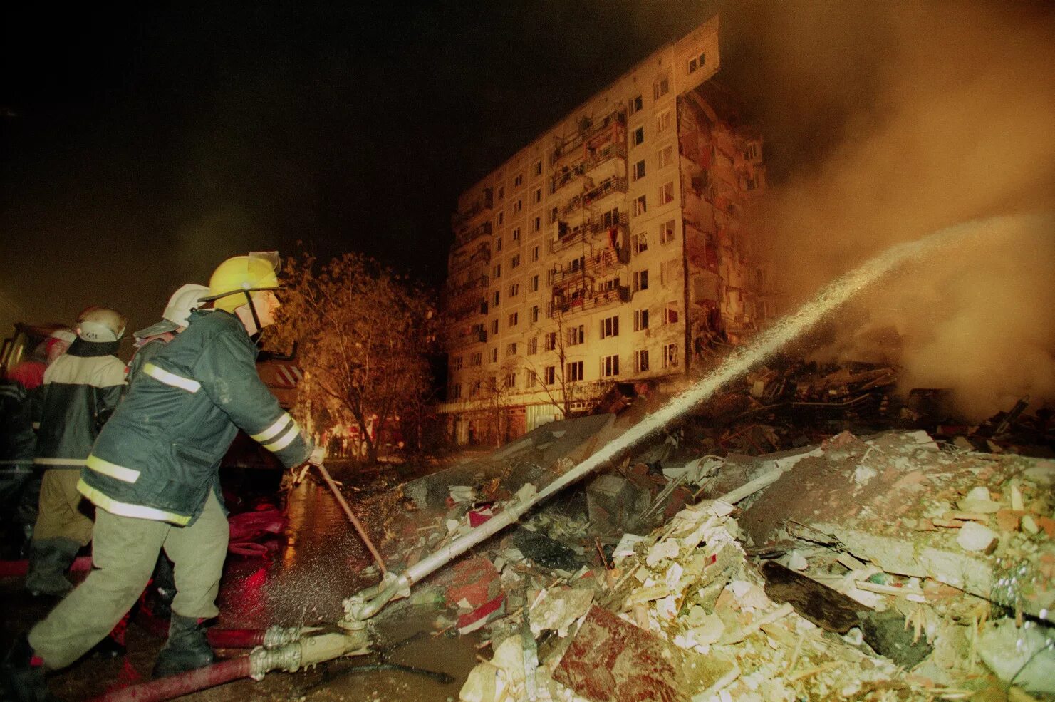 Теракт на улице Гурьянова 1999. Взрыв дома на Гурьянова 1999. Взрывы на каширке и Гурьянова 1999. Улица Гурьянова 1999. Теракт в москве каширская