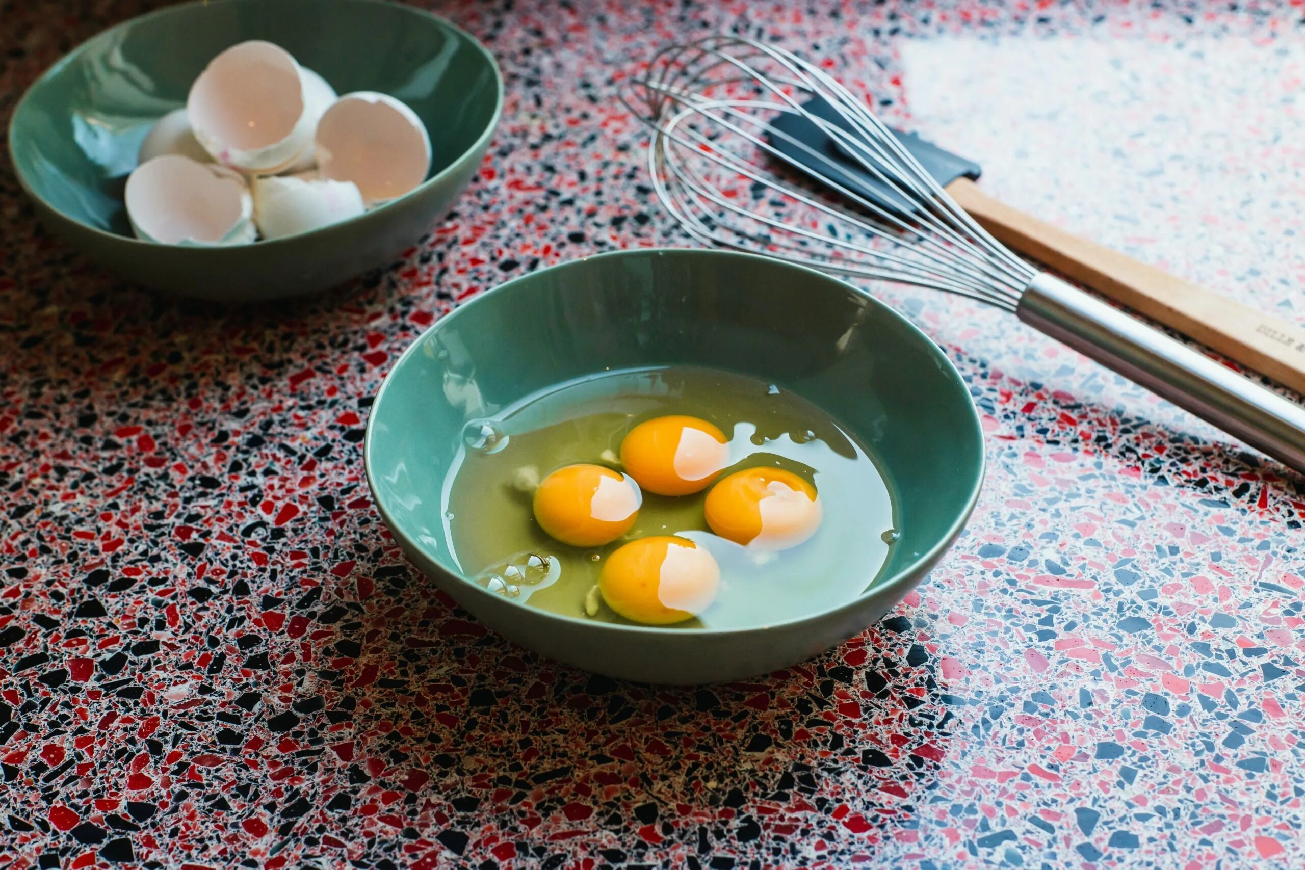 Cracking eggs