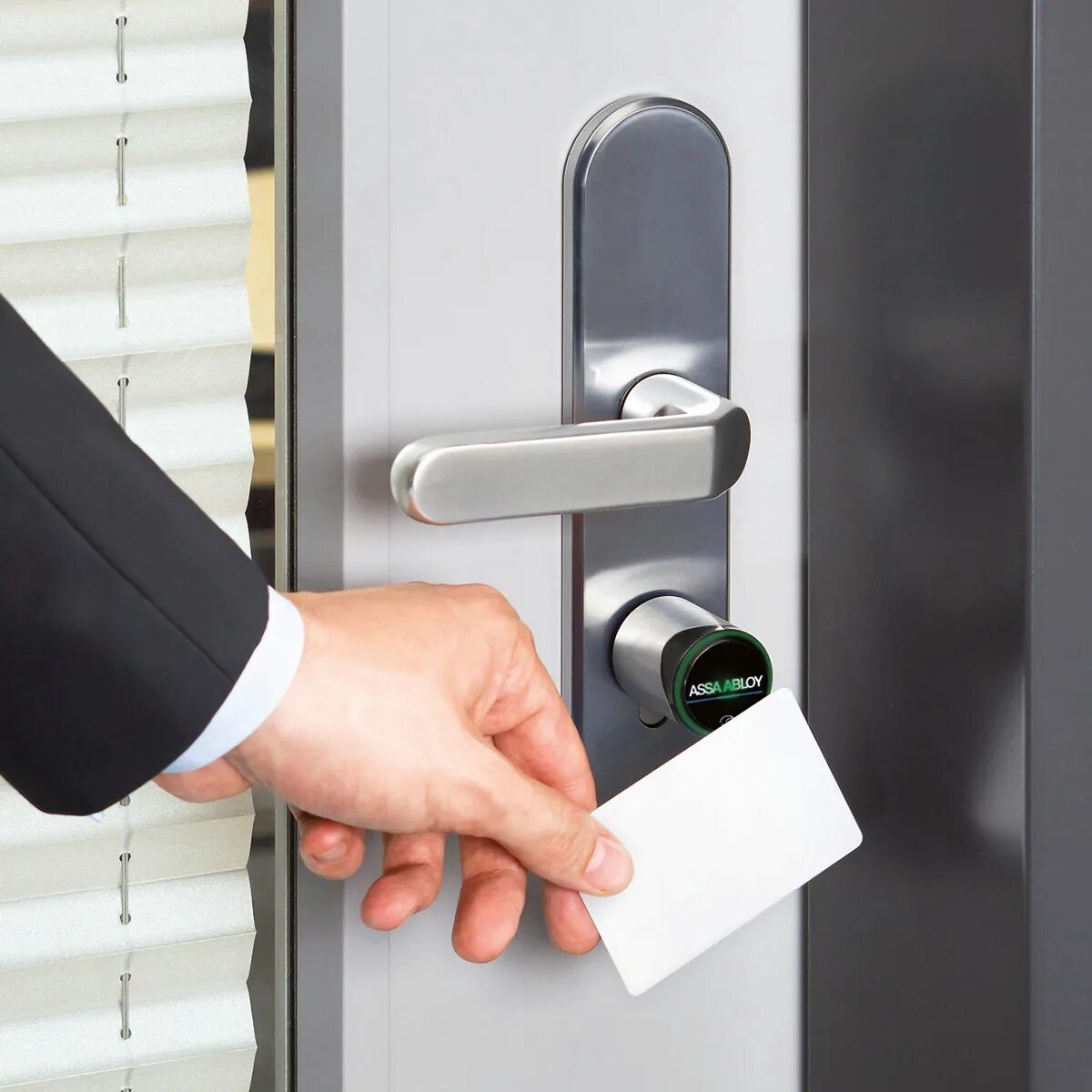 Управление доступом. Assa abloy считыватель. assa abloy aperio. система управления доступом.