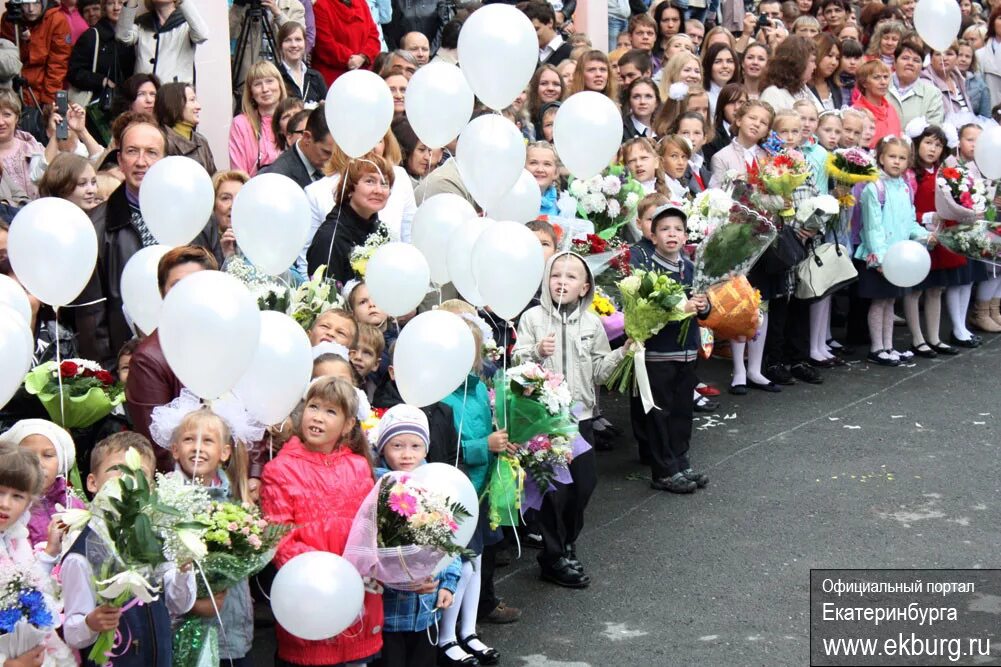 День открытых дверей в школах екатеринбурга. Как выглядят ученики в Лучегорске. Лицей 137 Жемчужина. Лицей 137 5 3 класс. Сколько людей всего в 51 школе.