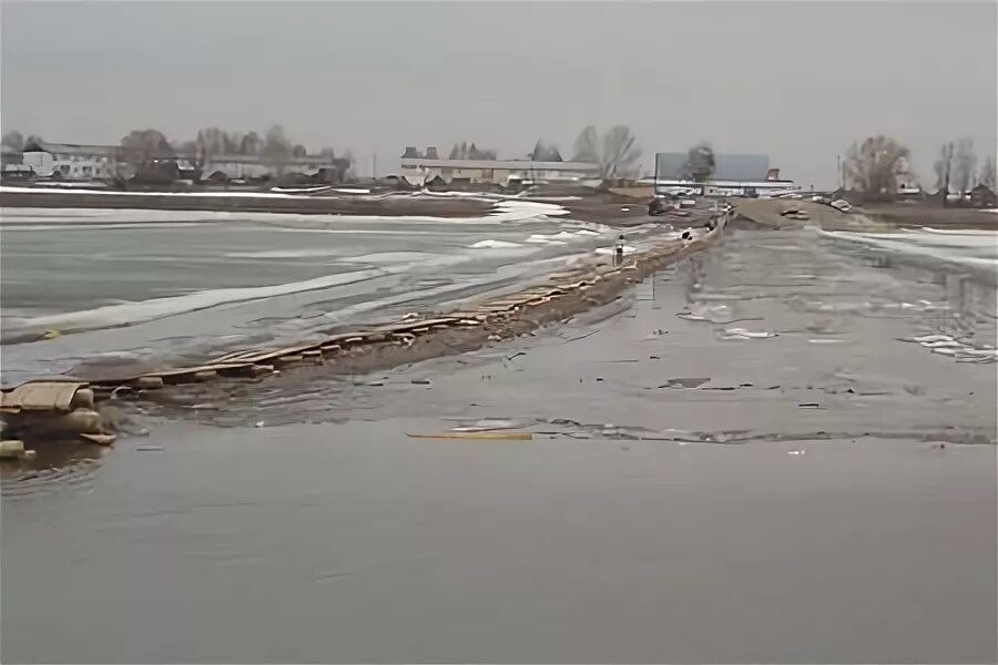 Уровень воды в тоболе сегодня иевлево. Уровень воды в Иртыше в Тобольске 2021. Река Тобол в Тобольске. Уровень воды в реке Иртыш. Лед на Иртыше Тобольск.