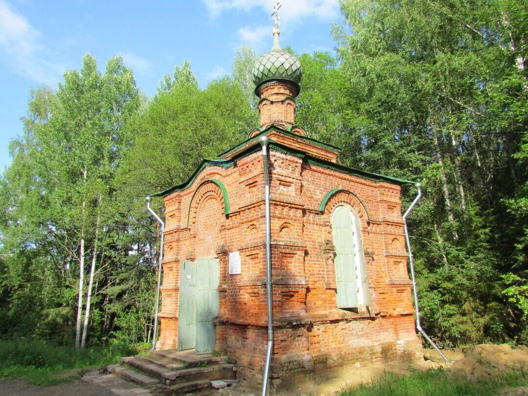 Погода в сусанино гатчинского района. Часовня Ивана Сусанина Кострома. Ломышки Сусанинский район Костромская область. Часовня на месте Ивана Сусанина.