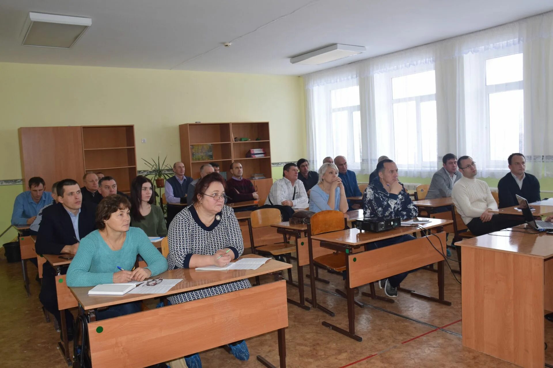 Гимназия 10 гомель. Нурлатская гимназия им м.е Сергеева. Учителя гимназии Нурлат. Нурлат гимназия 10 учителя. Учитель биологии гимназия Нурлат.