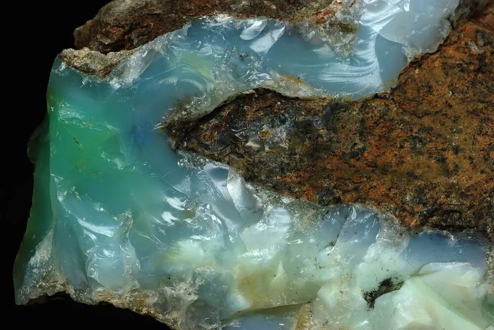 драгоценные камни австралии. где добывают опалы. оренбургский опал. кубер-педи опал. мадагаскарский опал.