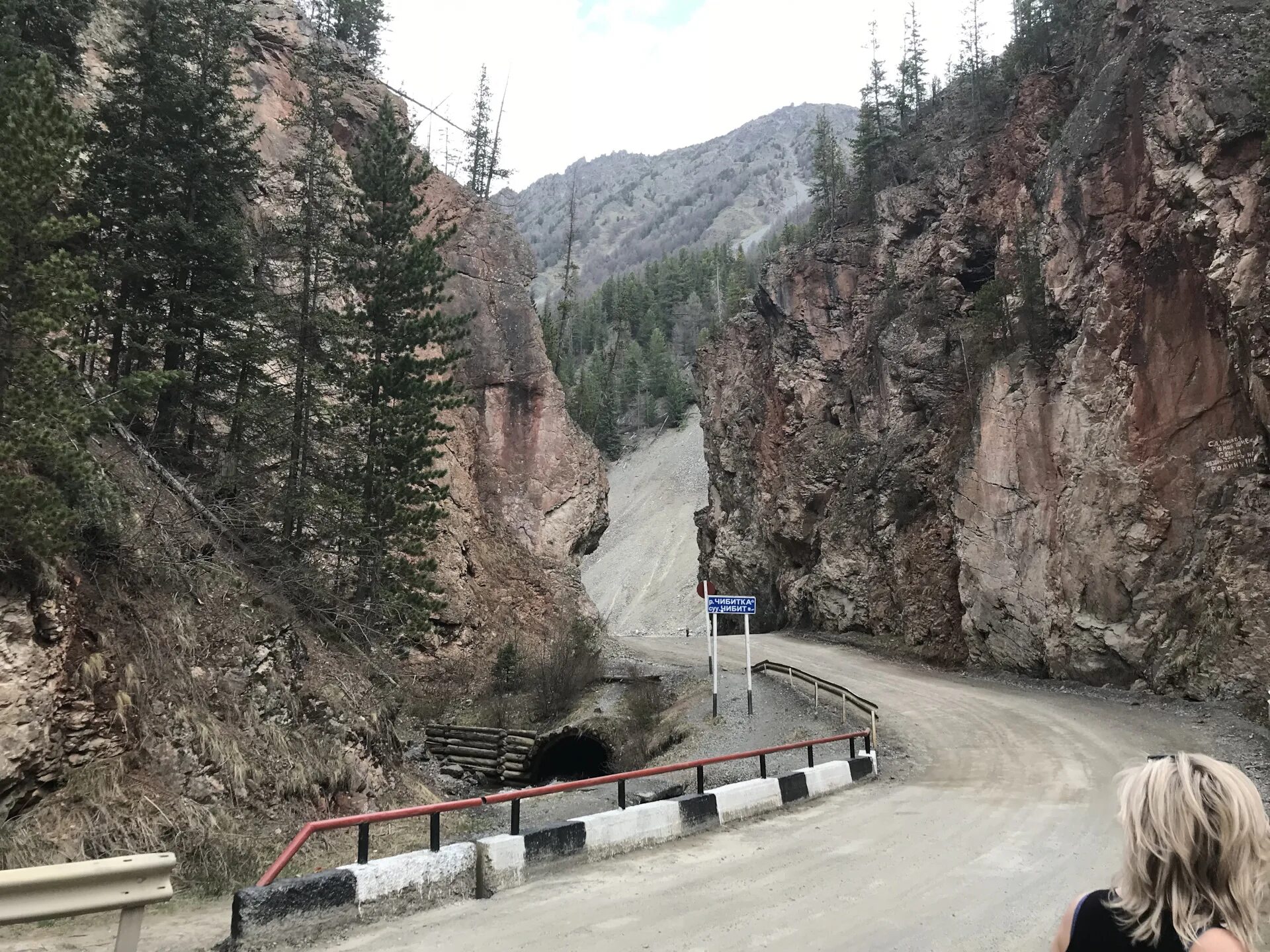 Село купчегень горный алтай. Красные ворота горный алтай акташ. Ущелье красные ворота акташ. Озеро акташ горный алтай. Гора белуха смотровая площадка.