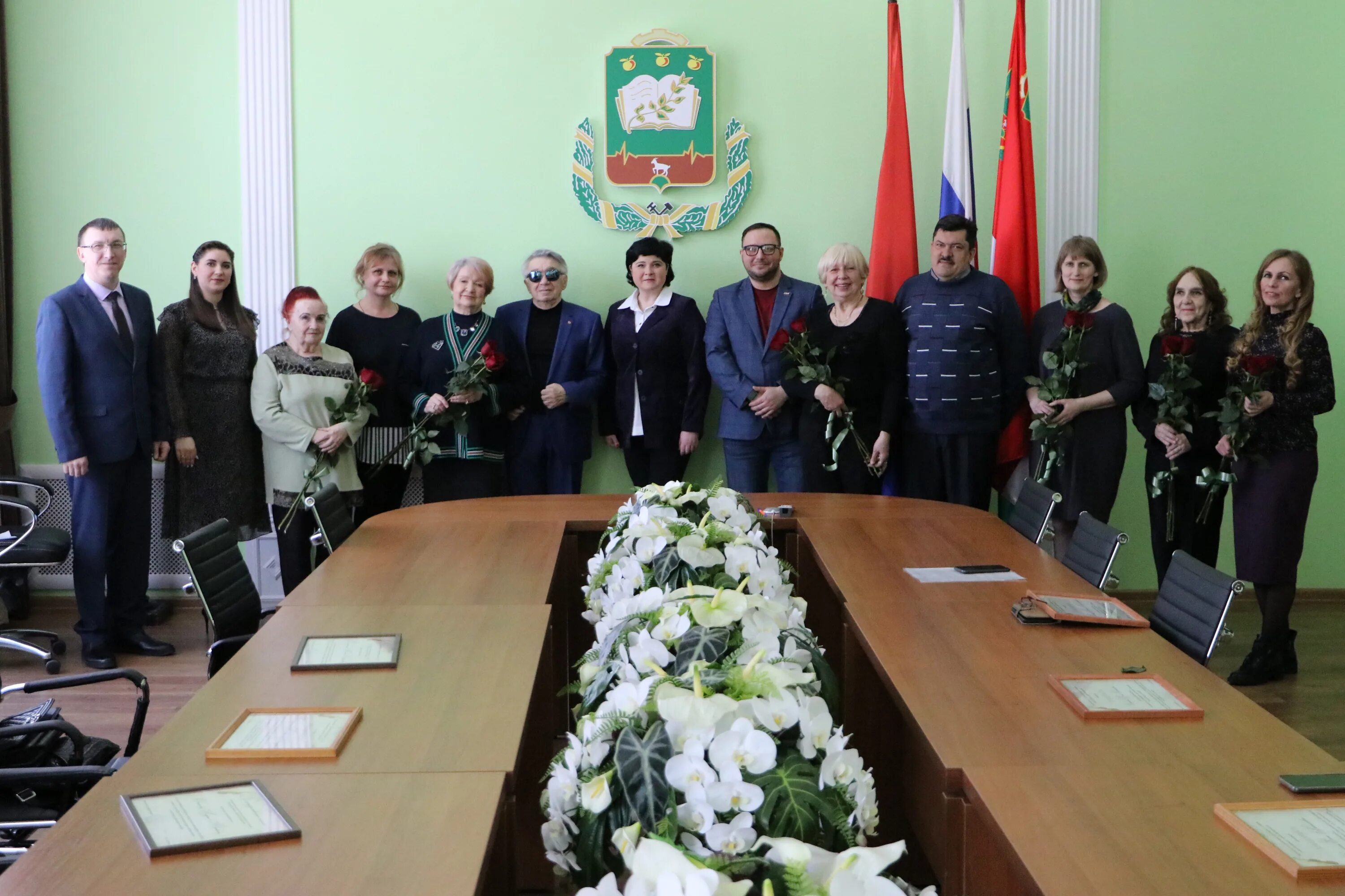 Награждение рабочих. Администрация города Мичуринска сотрудники. Награждение работников культуры. Сотрудники администрации. Администрация г Мичуринска.