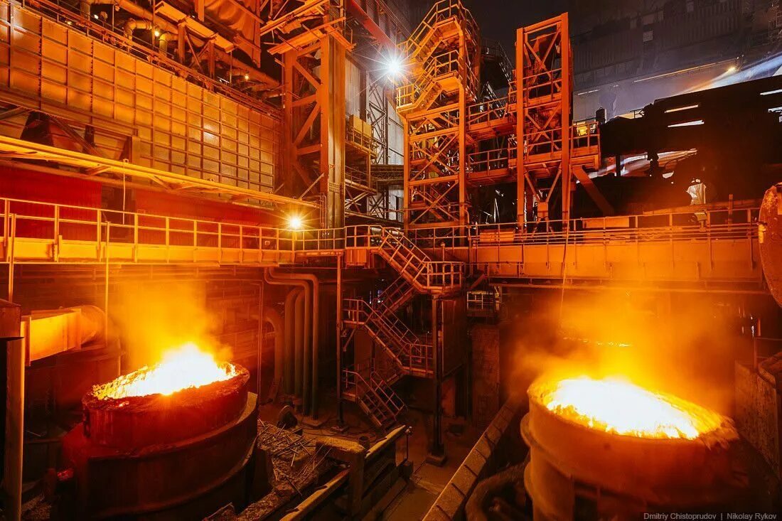 Урал металл завод. Макеевский металлургический комбинат. первоуральский металлургический завод. сталеплавильный цех пнтз. кузбасс металлургические заводы.