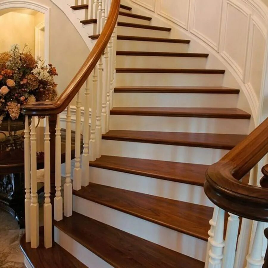 Деревянная лестница. Красивые деревянные лестницы. Лестница в доме. Лестница из дерева. Купить лестницу из дуба
