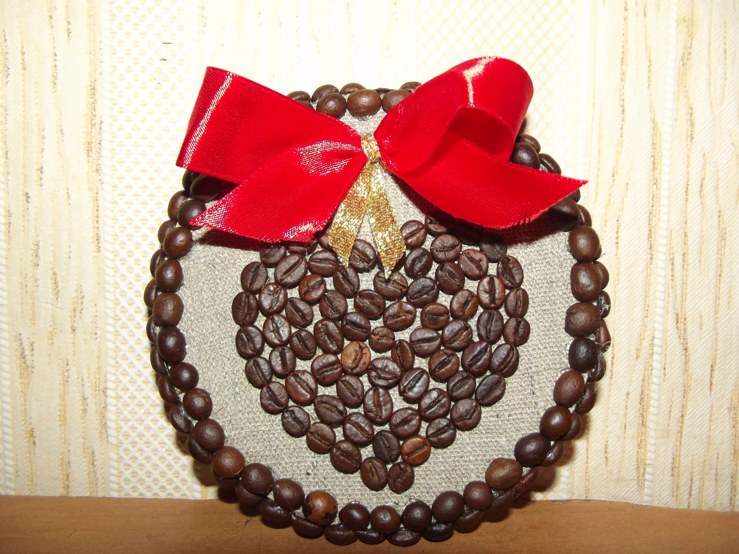 Сделать из кофейных зерен. Поделки из кофе. фигурки из кофейных зерен. поделки из зерен кофе. поделки с кофейными зернами.