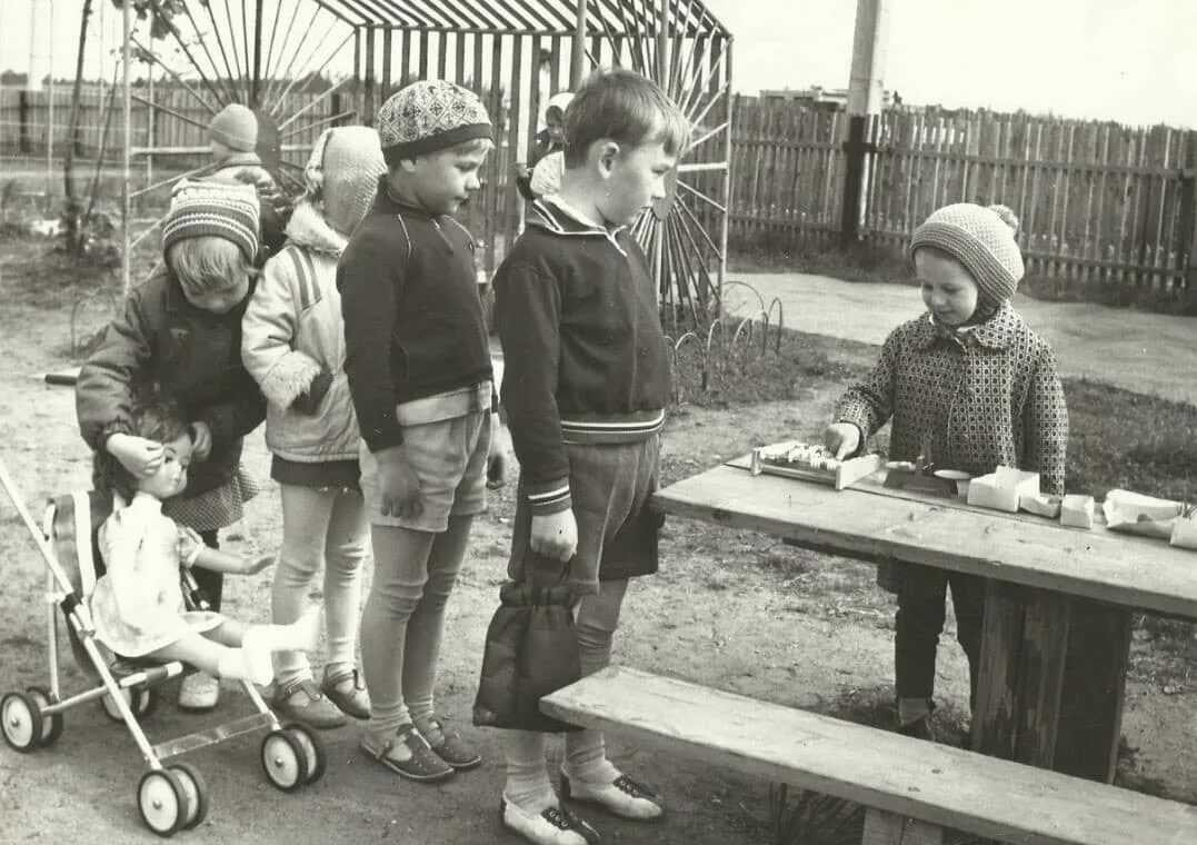 Ну детство. Советские дети в детском саду. Счастливое советское детство. Детство фото. Советские дети во дворе.