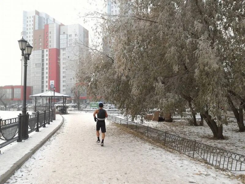 Погулять в красноярске зимой. Зимний Красноярск. Снежный Красноярск. Улицы Красноярска зима. Красноярск в ноябре.