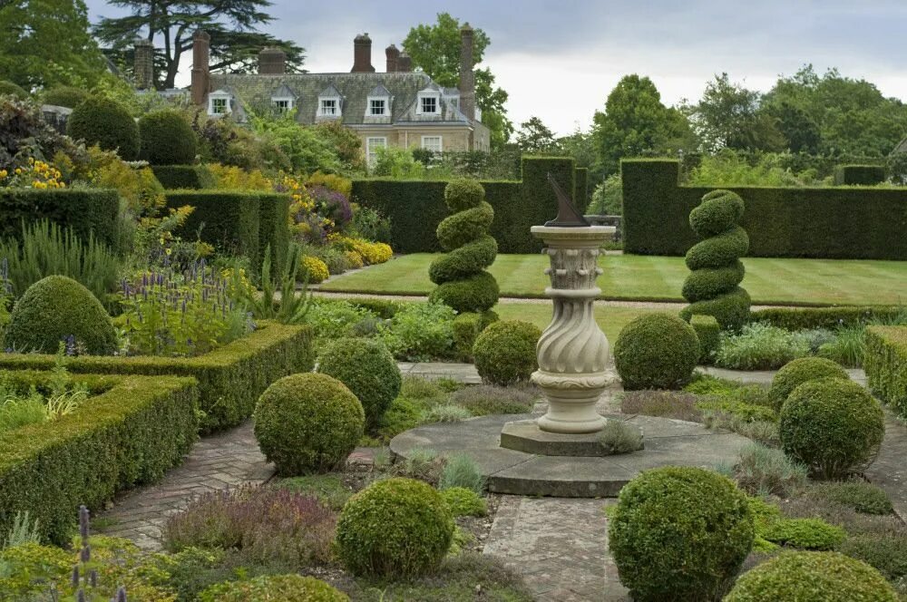 Ландшафт гуллари. Хэмптон корт огород. Хелен парк+ ландшафт. Боскеты версаля. Сады бутчартов британская колумбия канада.