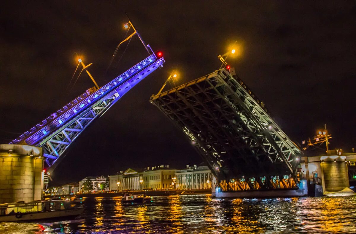 дворцовый мост в санкт-петербурге неразведенный. сайт мосты петербурга. разведенный дворцовый мост в санкт-петербурге. сайт мосты петербурга. мосты санкт-петербурга.