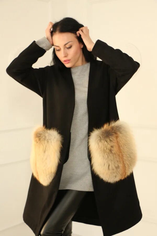 Карманы мех. Пальто с карманами из меха. Пальто с меховыми карманами. Карманы из меха норки. Пальто марелла черное с меховыми карманами.