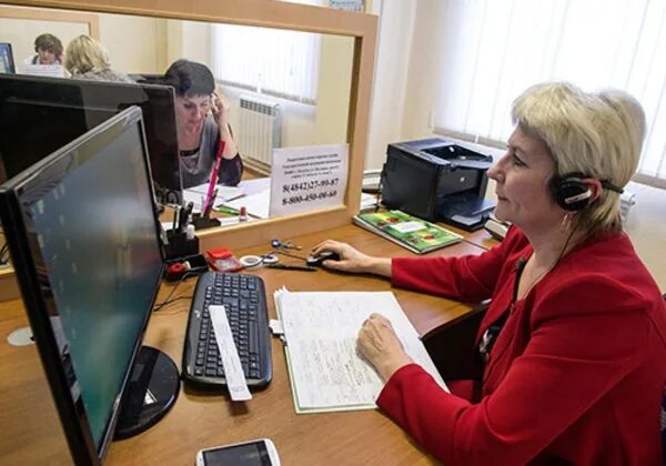 Менеджер оператор 1с. Курсы оператора пк. Бухгалтер-оператор 1с. Оператор за компьютером. Оператор пк вакансии ростов.