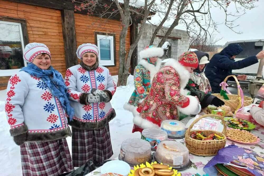 Хоккейный клуб ямальские стерхи. С праздником рождества христова. 7 января беларусь. Гродно советская площадь. 7 января беларусь.