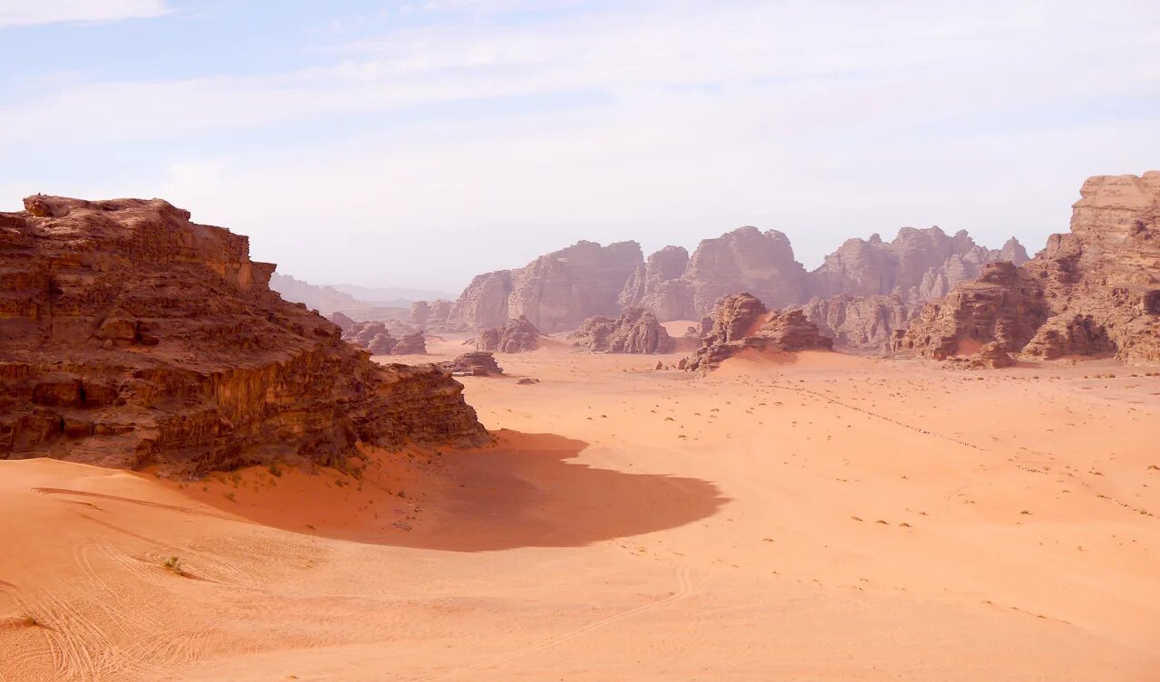 Вади рам иордания. Каменистая пустыня вади рам. Вади рам – лунная долина. Иорданская пустыня вади рам. Красная пустыня вади рам.