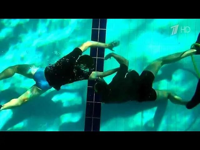 Акватлон борьба в ластах. Акватлон (борьба). Подводная борьба в ластах акватлон. Акватлон борьба под водой. Борьба под водой.
