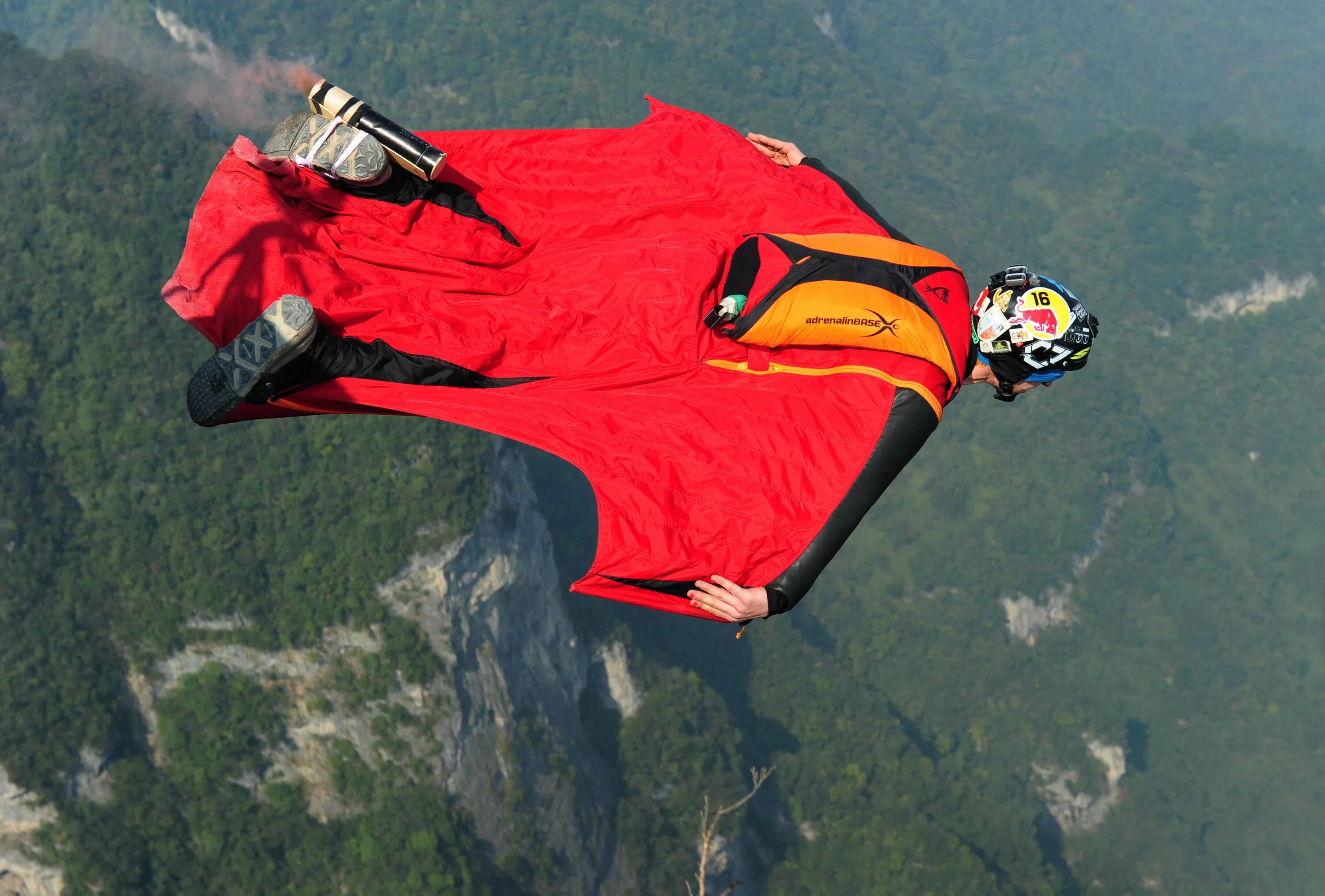 Wingsuit fly. Вингсьют и белки летяги. Вингсьют 1970. Костюм крыло вингсьют. Полет в костюме белки летяги.