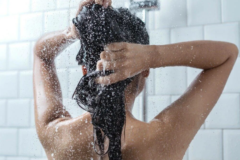 Видео моют девушку. Красивые девушки в душе. Мыть волосы. Мытье головы. Фотосессия в душе.