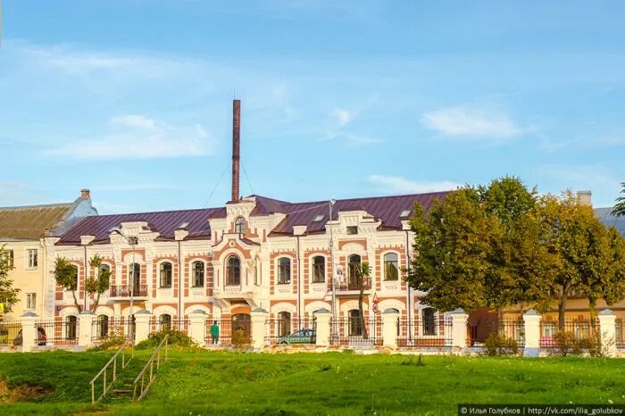 Здание правительства великий новгород. Новгородский укс. Мэрия великого новгорода. Новгородский укс. Спорткомплекс вересова великий новгород.