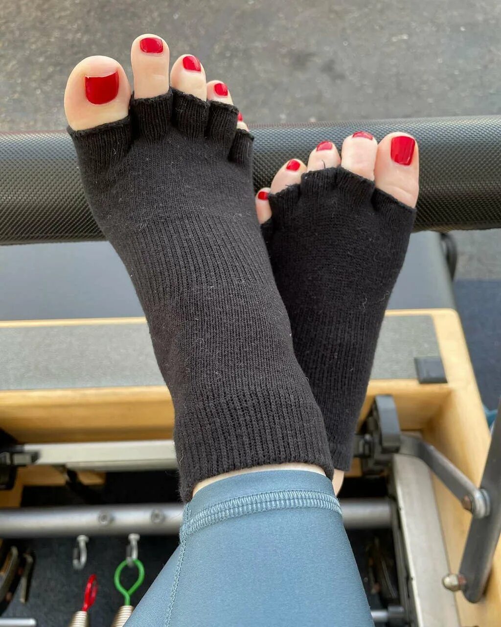 Mina thorne feet. Mina thorne. Женские ступни у 22 летней блондинки. Mina thorne feet. Mina thorne.