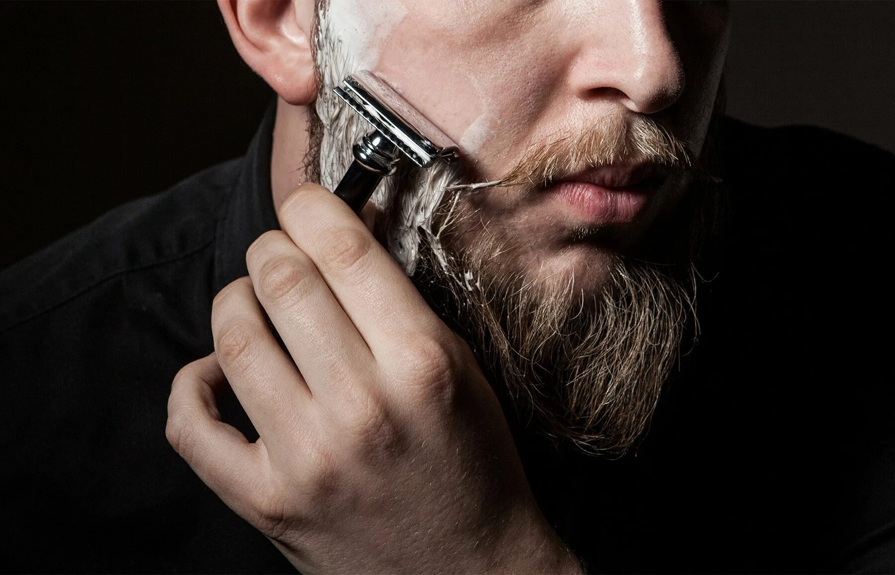 Триммер philips oneblade qp2520/20. Мужская борода бритье. Мужская борода бритье. Мужчина бреет бороду. Мужская борода бритье.