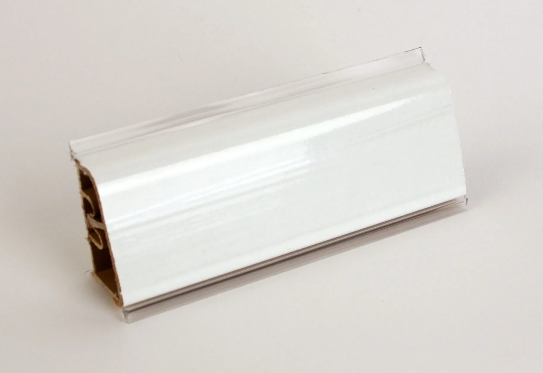Плинтус 3м Thermoplast ap630 белый глянец