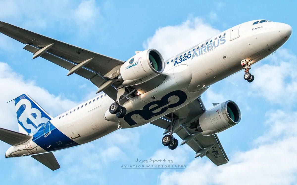 Airbus a320. А320 Нео SAS. Airbus a320neo борт. Airbus a320 шасси. Аэробус а320 шасси.