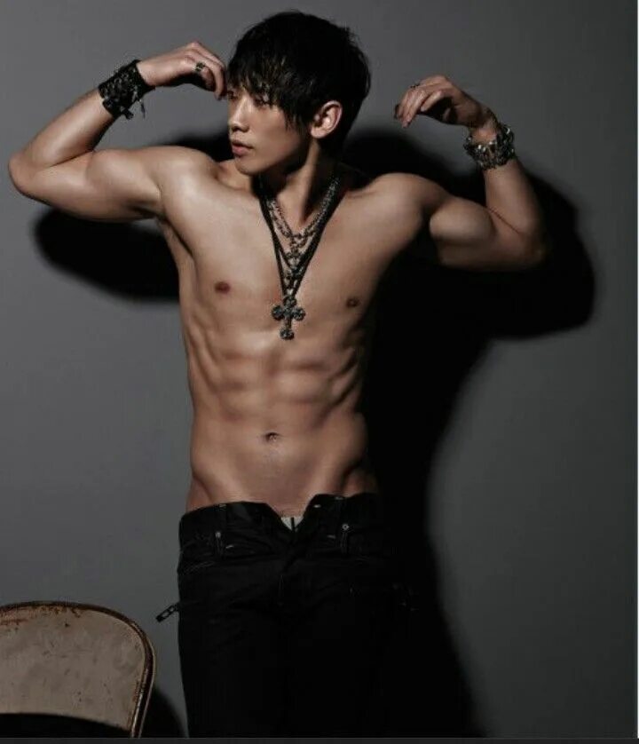 Полуголые азиаты. Накаченный роун корейский актер. Ли джун ки торс. Чхве ин гук. Чин ён торс.