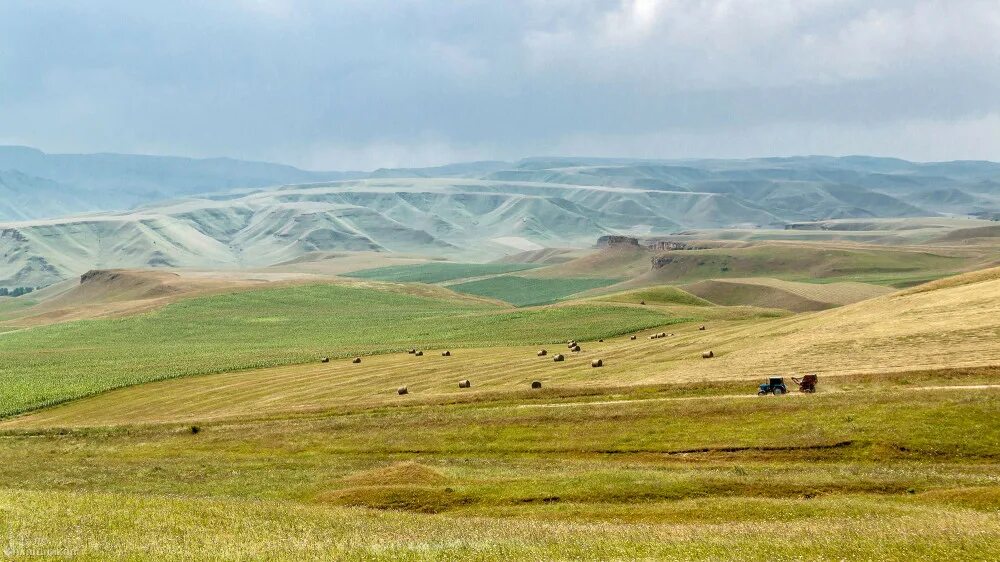 Село былым. Джинальский хребет Кисловодск. Село Кичмалка. Джинальский хребет фото. Вид на кавказский хребет с Джинальского хребта.