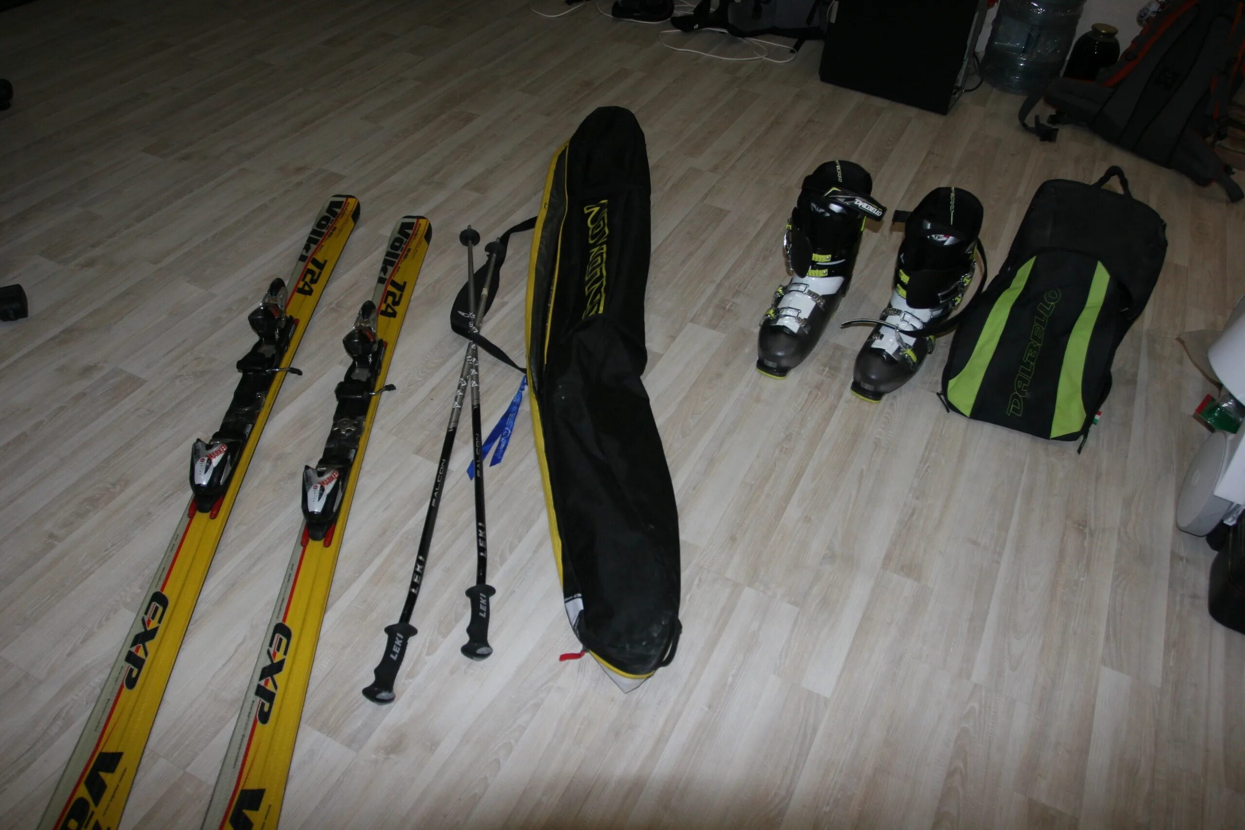 Горные лыжи elan comprex 2. Elan comprex горные лыжи. Лыжи авито доставкой можно ли. Классические горные лыжиfdbnj. Бампер для лыж горных 120.