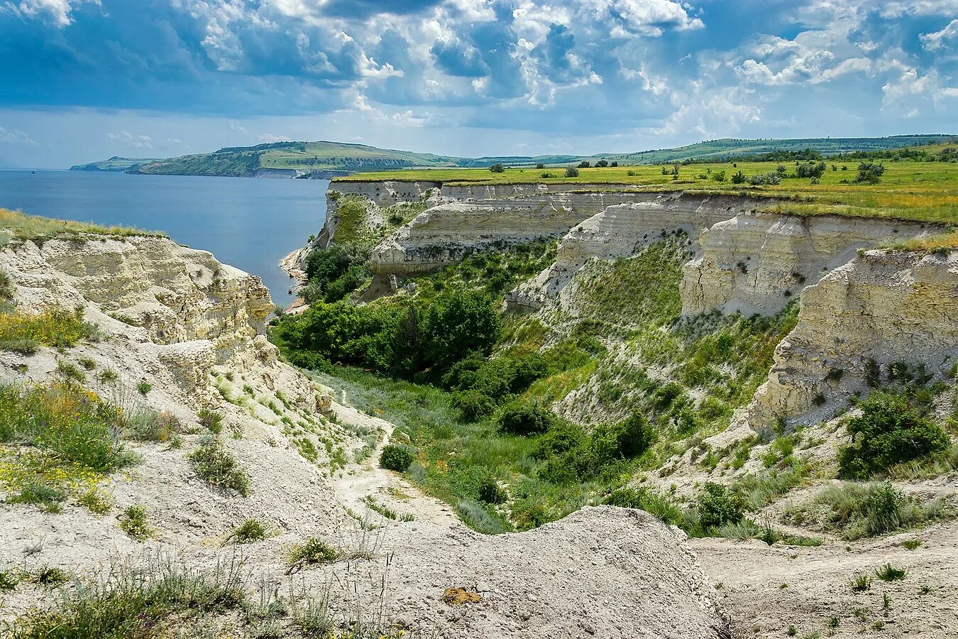 Красивые места саратовской. Дурман гора на Утесе Степана Разина. Утёс Степана Разина Саратовская область гора дурман. Утёс Степана Разина Саратов. Белогорское Утес Красноармейский район Саратовская область.