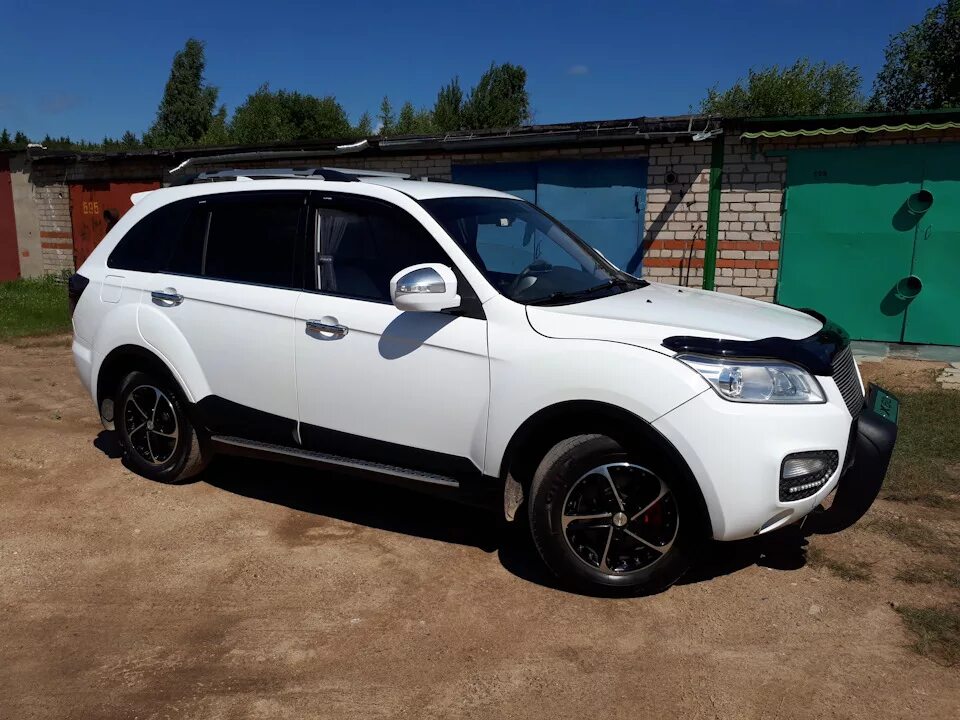 Lifan x60 тюнингованный. Лифан х60 белый тонированный. Lifan x60 r18. Белый черный Lifan x60.