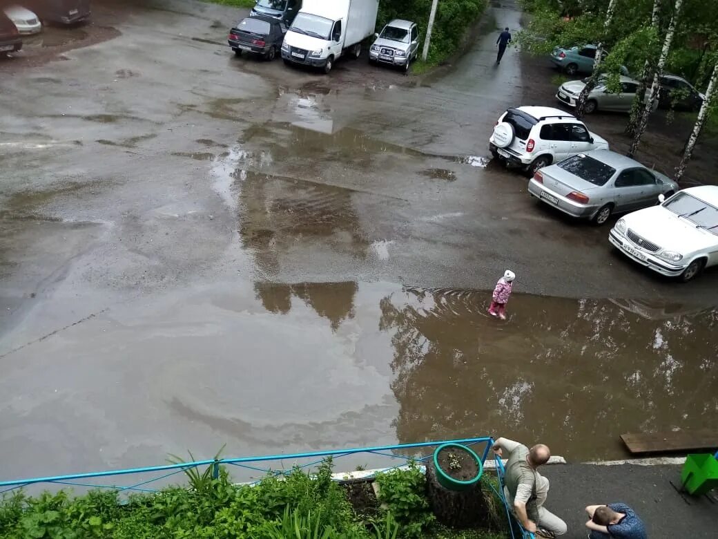 Томск затопление. Потоп в томске. томск затопило. подтопление придомовой территории. потоп томск сейчас.