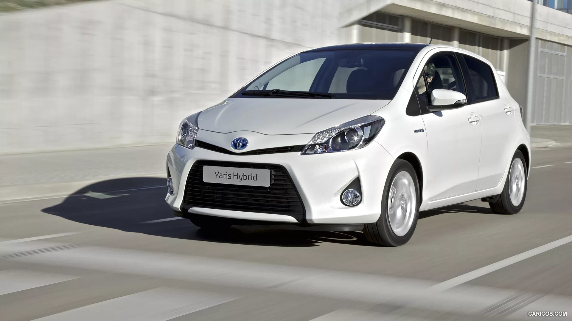 Гибрид ру. Тойота Ярис Hybrid. Toyota Yaris гибрид. Toyota Yaris 2012. Тойота Ярис гибрид 2022.