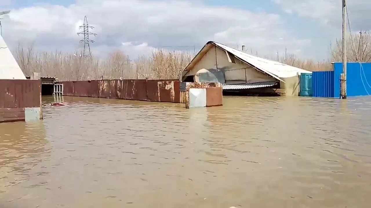 Актобе наводнение 2023. Потоп в Уральске 2011. Подтопление в Актобе. Половодье в Актобе.
