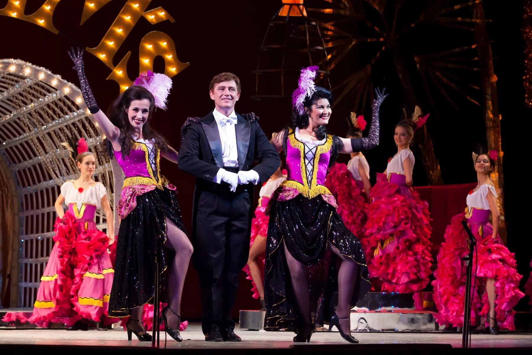 летучая мышь оперетта. летучая мышь спектакль оперетта. оперетта летучая мышь ростовский музыкальный театр. летучая мышь театр петербургская оперетта. оперетта фото.