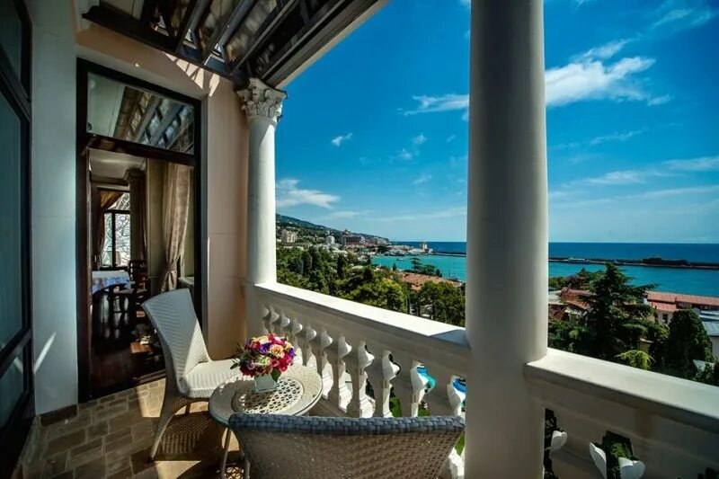 Гурзуф набережная 2023. Крым терраса москва. Терраса ялта. Терраса ялта. Лаунж кафе ялта.