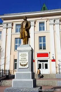 Какие памятники находятся в улан удэ