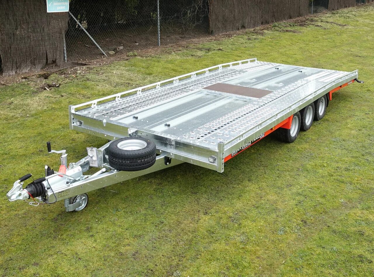 Jac с прицепом. Трейлер транспорт. Trailer car. Trailer car. Enclosed trailer.