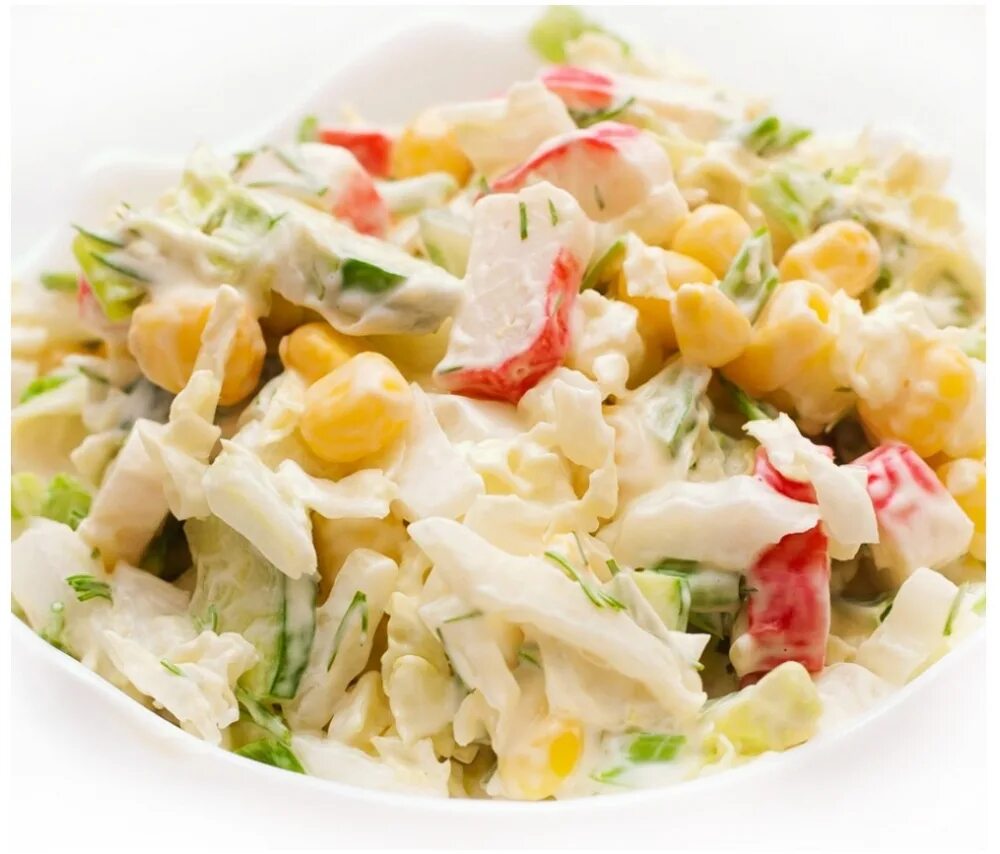 Салат с пекинской капустой и кукурузой. Пекинская капуста с кукурузой и огурцами. Пекинка огурец кукуруза. Салат с пекинской капустой и кукурузой и огурцом. Салат с пекинской капустой и кукурузой и курицей.
