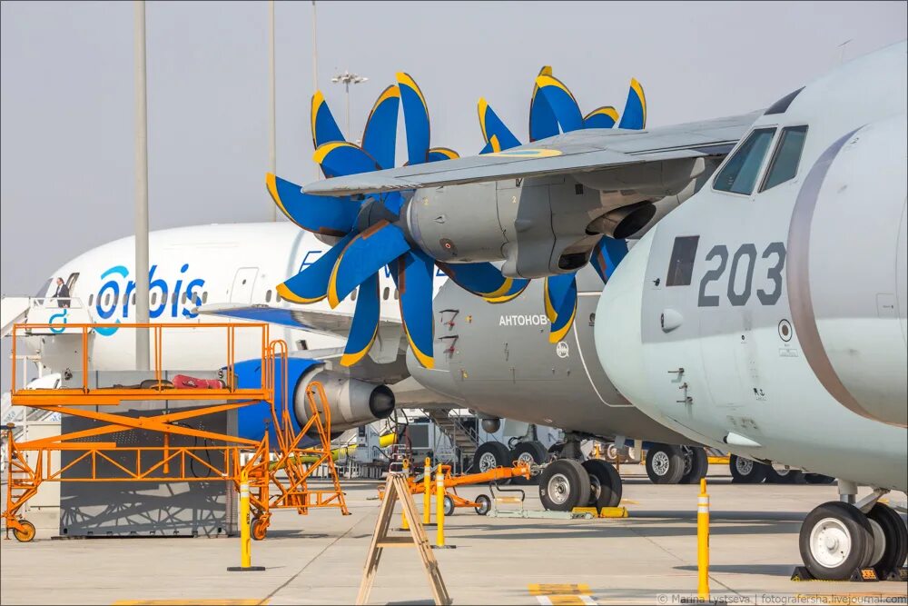 Ан 22 в панагархе. Антонов ан-24. Самолет дрло ан-71. Ан 44. Тврс 44 ладога самолет.