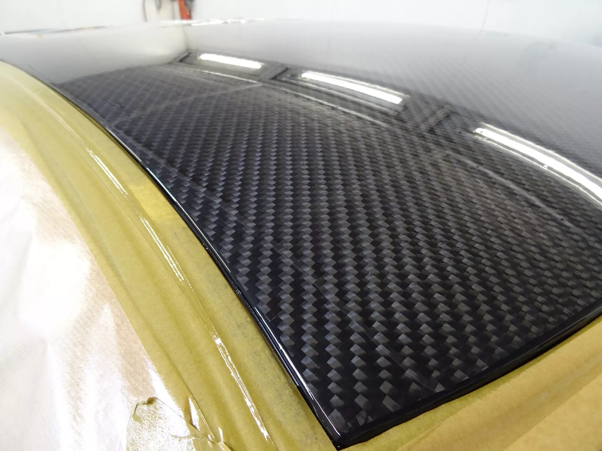 Крыша карбон. Крыша авто в карбон. Бмв 5 g карбоновая крыша. Карбоновая пленка для авто. Карбон крыша.