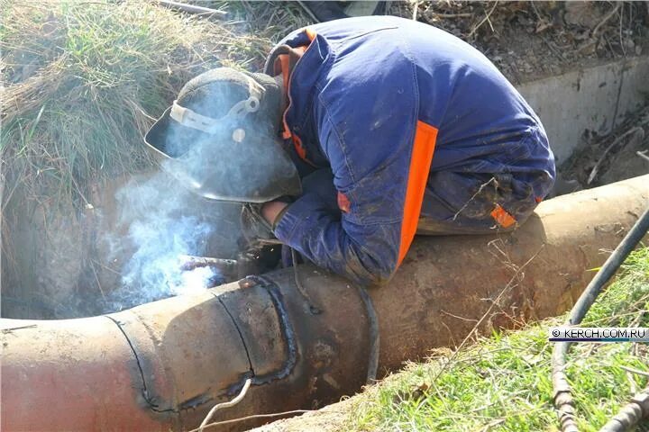 Аварии в системах водоснабжения. Чс на коммунальных системах. Порыв разбор. Авария на водопроводе. Аварии в системах водоснабжения.