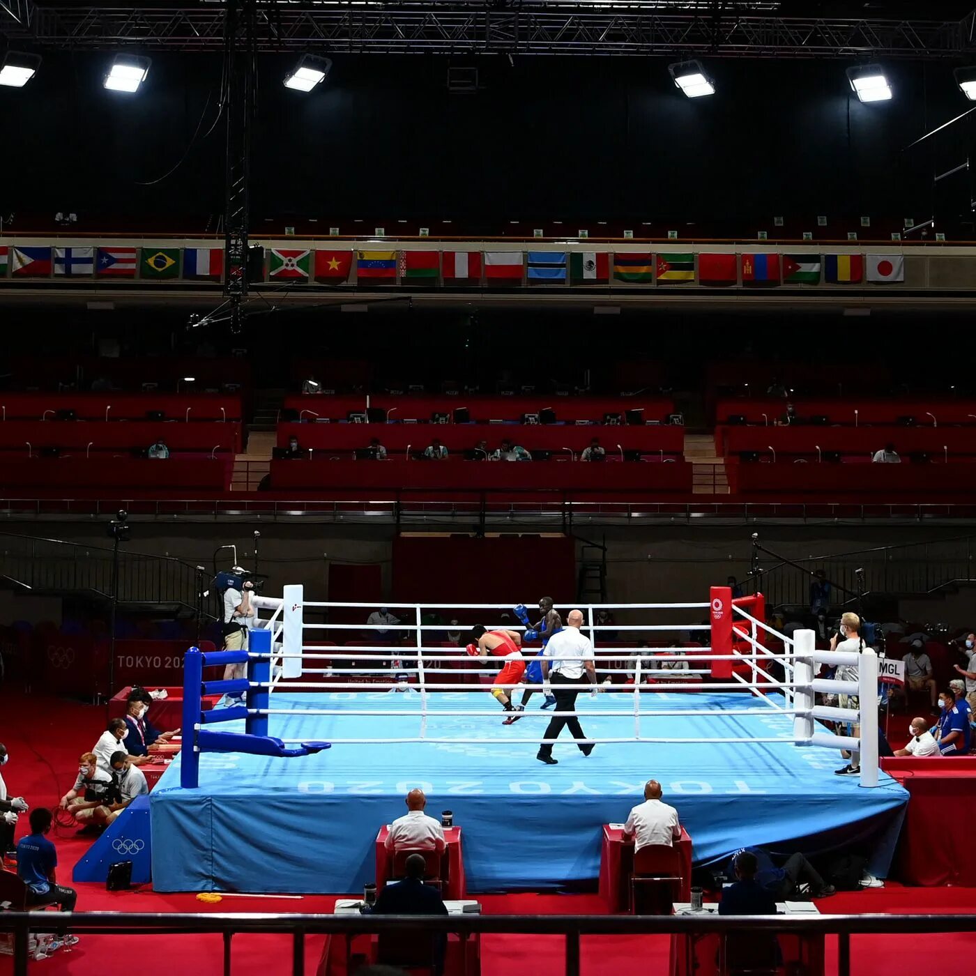 Бокс международный турнир 2024. Лайв бокс. Судья на боксерском ринге. Boxing Live.