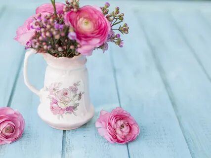 There are flowers in the vase
