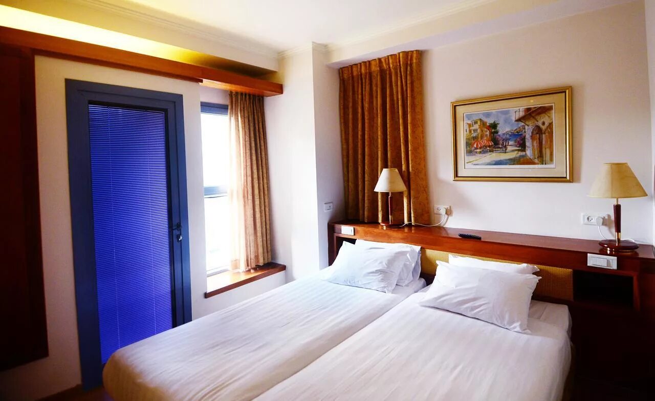 Isrotel sea tower. Isrotel hotels. Отель хилтон тель авив. Тель 5. Isrotel tel aviv hotel.